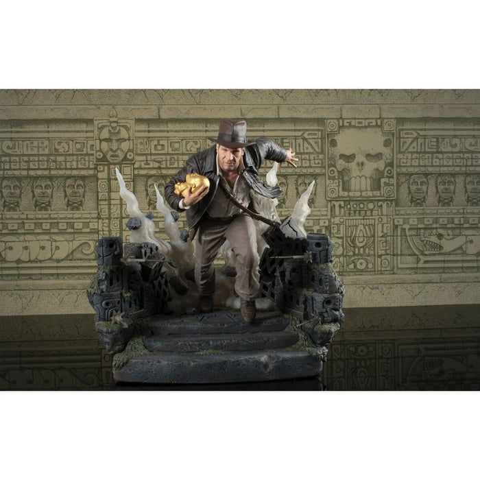 Diamond Selects Indiana Jones: Raiders of the Lost Ark Temple Escape PVC Diorama