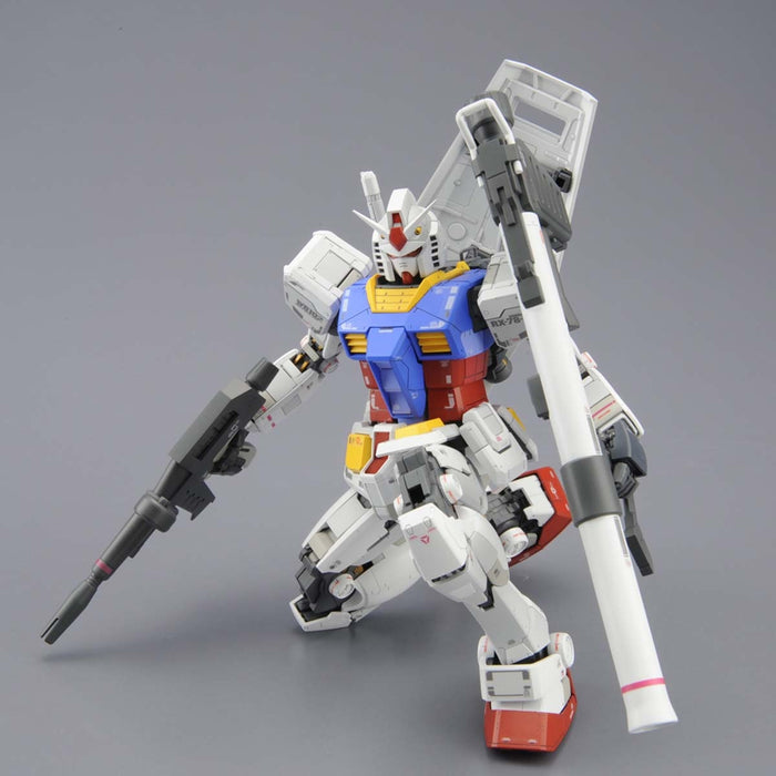 Mobile Suit Gundam: MG 1/100 RX-78-2 Gundam Ver. 3.0