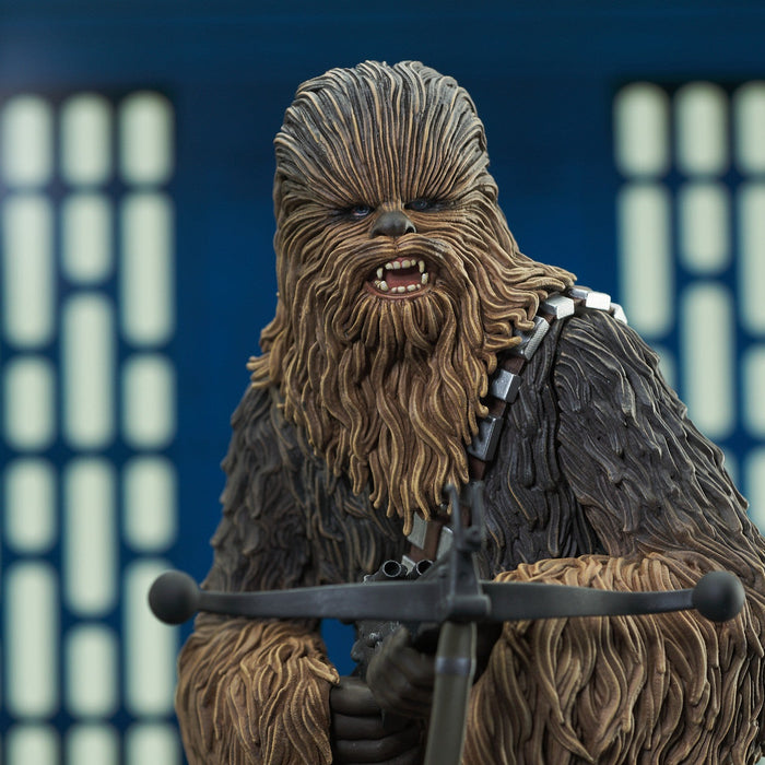 Diamond Select Toys Gentle Giant Premier Collection Star Wars Chewbacca 1/7 Scale Statue